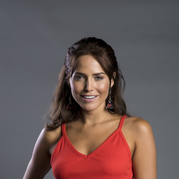 Rosa (Leticia Colin) diz que Karola (Deborah Secco) desviou dinheiro no capítulo de terça-feira, 28 de agosto de 2018 da novela 'Segundo Sol'