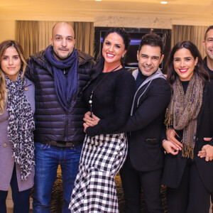 Zezé Di Camargo comemorou aniversário de 56 anos ao lado da noiva, Graciele Lacerda, e das filhas, Wanessa Camargo Camilla Camargo, acompanhas do marido, Marco Buaiz, e do noivo Leonardo Lessa