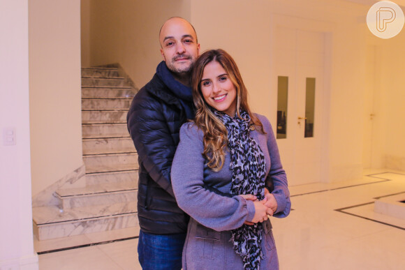 Filha do meio de Zezé Di Camargo, Camilla Camargo levou o noivo, Leonardo Lessa, ao aniversário de 56 anos do pai