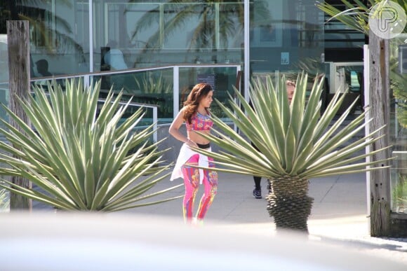 Anitta é fotografada saindo da academia, na Zona Oeste do Rio de Janeiro
