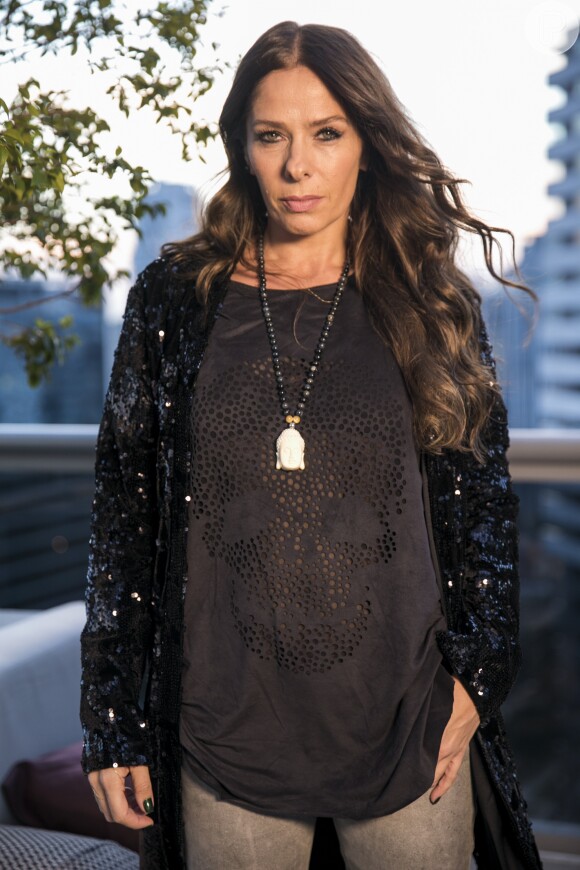 Contratada pela TV Globo, Adriane Galisteu está no ar na novela 'O Tempo não Para'