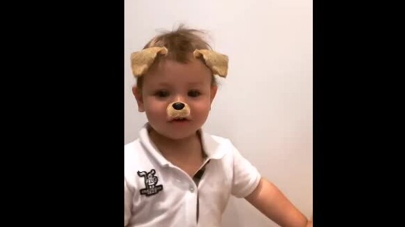 Gabriel, filho de Andressa Suita, esbanjou fofura ao imitar um cachorrinho com filtros do Stories, neste domingo, 19 de agosto de 2018