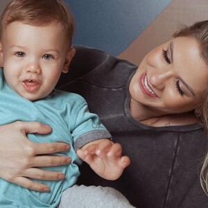 Andressa Suita sempre compartilha momentos fofos com o filho Gabriel no Instagram