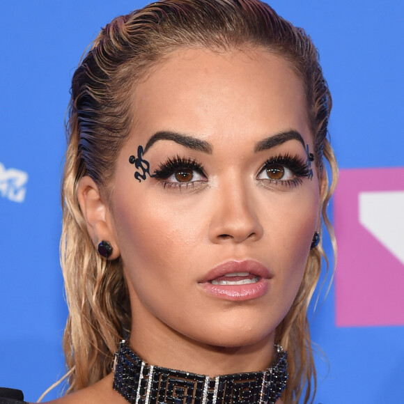 Veja detalhes da maquiagem usada por Rita Ora no VMA 2018