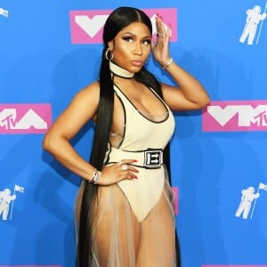 Nicki Minaj usou vestido da marca Off-White