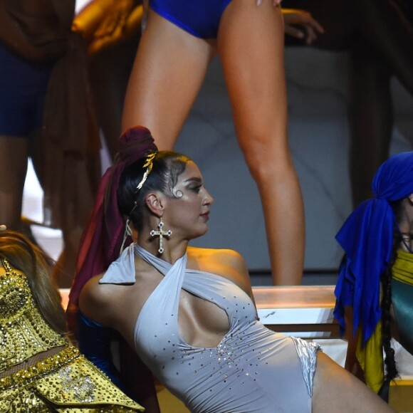 Ariana Grande fez apresentação de 'God Is Woman' com cerca de 50 bailarinas no VMA 2018, realizado em Nova York, na noite desta segunda-feira, 20 de agosto de 2018