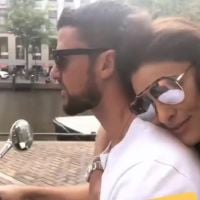 Juliana Paes passeia de moto com o marido em Amsterdã: 'Chegamos'. Vídeo!