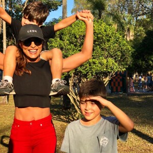 Juliana Paes sempre divide a rotina com os filhos nas redes sociais