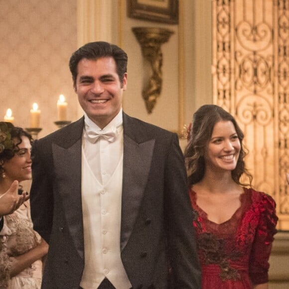 Darcy (Thiago Lacerda) leva Elisabeta (Nathalia Dill) para uma capela e se declara nos próximos capítulos da novela 'Orgulho e Paixão': 'O amor, esse desconhecido, que me tomou pelas mãos e me fez atravessar um oceano, cruzar estradas de terra para se apresentar a mim sob a forma de uma mulher chamada Elisabeta Benedito'