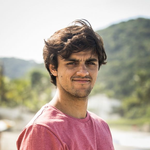 Waleska (Carol Castro) diz a miss Celine (Maria Eduarda de Carvalho) que não é noiva de Elmo (Felipe Simas) e nunca será nos próximos capítulos da novela 'O Tempo Não Para'