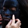 A máscara de carvão ativado promete uma limpeza profunda na pele
