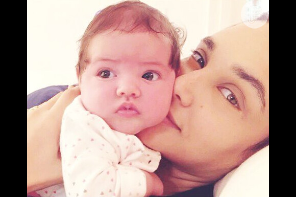 Débora Nascimento é mãe de Bella, de 4 meses, do relacionamento com José Loreto