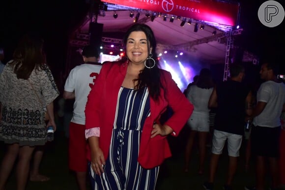Fabiana Karla investiu em blazer vermelho para a festa Tivoli Tropical, em comemoração aos 33 anos do Tivoli Ecoresort Praia do Forte, na Bahia, nesta sexta-feira, 24 de agosto de 2018