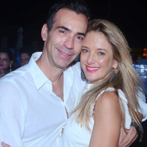 Ticiane Pinheiro e o marido, Cesar Tralli, no show de Saulo Fernandes em comemoração aos 33 anos do Tivoli Ecoresort Praia do Forte, na Bahia, neste sábado, 25 de agosto de 2018