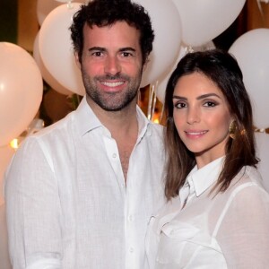 Carol Celico e o noivo, Eduardo Scarpa, no show de Saulo Fernandes em comemoração aos 33 anos do Tivoli Ecoresort Praia do Forte, na Bahia, neste sábado, 25 de agosto de 2018