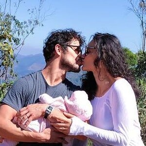 José Loreto canta e toca 'Aquarela',de Toquinho, para Bella