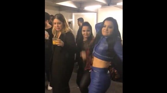 Marília Mendonça dança funk com Maiara e Maraisa em bastidor de show. Vídeo!