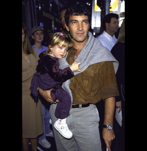 Stella, filha do ator Antonio Banderas sempre foi muito colada com o pai. Linda desde pequena! 