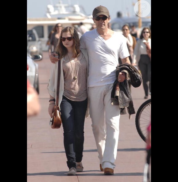 Antonio Banderas aproveita momentos de folga para curtir passeios acompanhado da única filha, Stella
