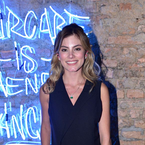 Bruna Hamú adotou novo visual, com cabelo loiro, antes de casamento com Diego Moregola, em julho de 2018