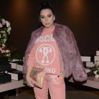 Flavia Pavanelli usa conjunto de moletom Moschino em festa de youtuber. Ao look!