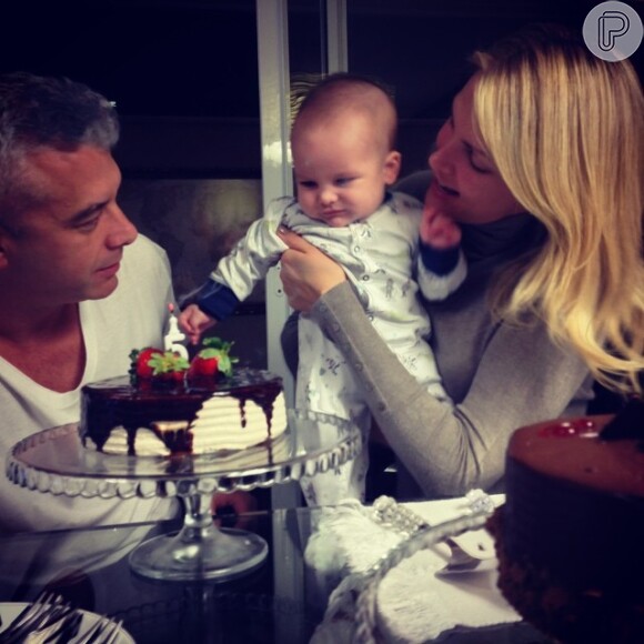 Ana Hickmann comemora os 5 meses do pequeno Alexandre Jr, em 7 de agosto de 2014
