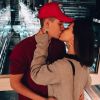 Kevinho posta primeira foto de beijo em Flavia Pavanelli após volta do namoro