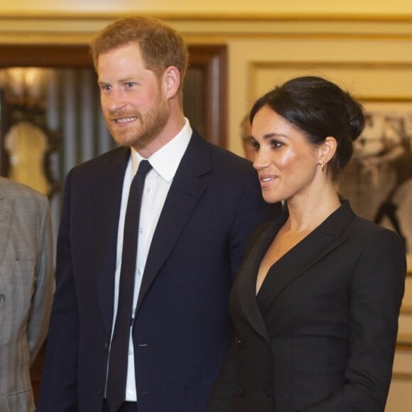 Meghan Markle apostou em um modelo mais clássico para ir a um musical