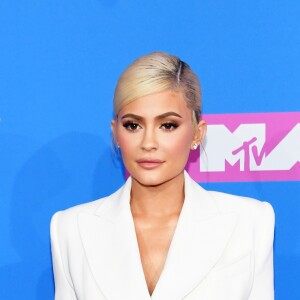 O look Tom Ford escolhido por Kylie Jenner para ir ao VMA 2018 é chique, sexy sem ser vulgar