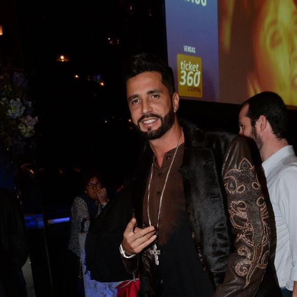 Latino concordou com a inclusão do nome de Mico Freitas na certidão da filha, Suzanna