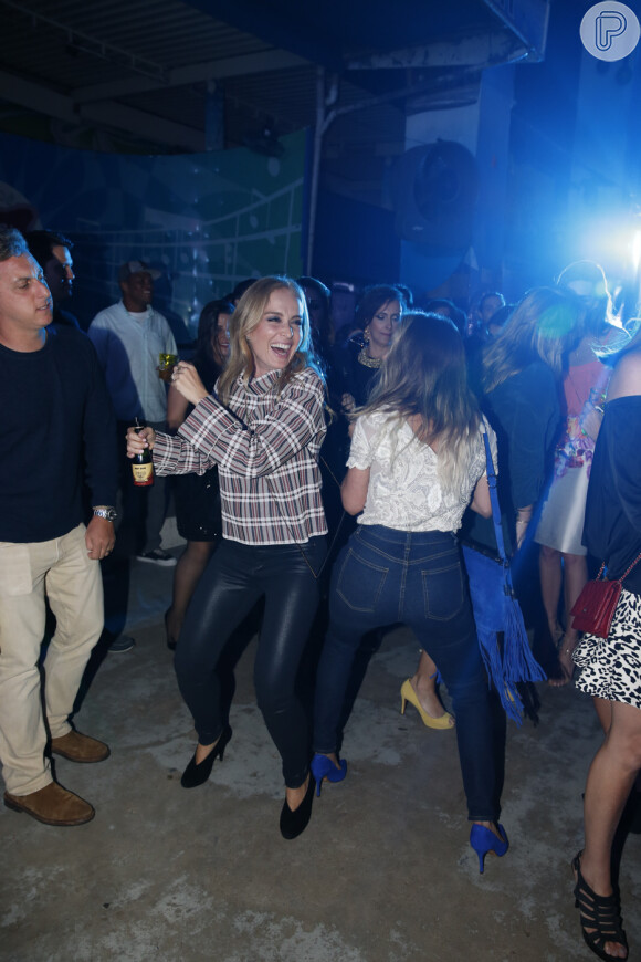 Angélica se diverte e dança na festa de 40 anos de Preta Gil