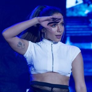 Anitta mostrou neste sábado, 1 de setembro de 2018, hematomas após sofrer uma queda