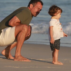 Malvino Salvador com a pequena Kyara