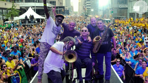O grupo Os Paralamas do Sucesso animou a multidão no Brazilian Day, em Nova York, neste domingo, 2 de setembro de 2018