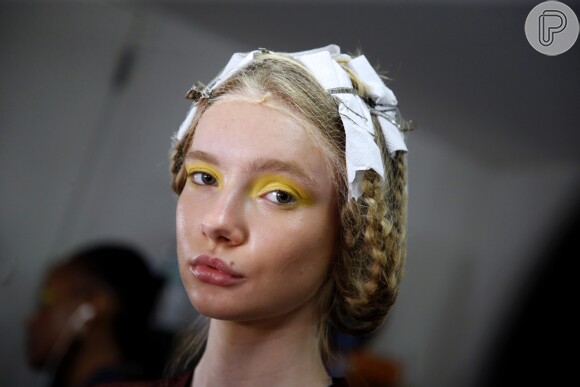 O amarelo dominou os olhos das modelos no desfile de Hogan McLaughlin na New York Fashion Week, em setembro de 2018