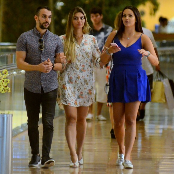 Casada com Mico Freitas, Kelly Key falou que não brigou com Latino para incluir o nome do empresário na certidão de nascimento da filha, Suzanna