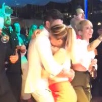 Andressa Suita e Gusttavo Lima dançam coladinhos no aniversário do cantor. Vídeo