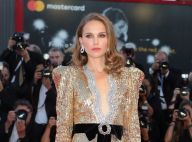 Golden girl! Natalie Portman usa Gucci dourado com lantejoulas em Veneza. Fotos!