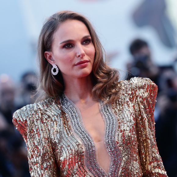 As mangas volumosas se destacaram no vestido Gucci escolhido por Natalie Portman