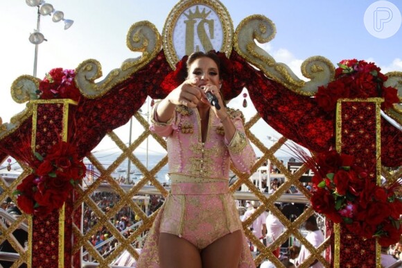 Ivete Sangalo cantou para um multidão no Carnaval baiano