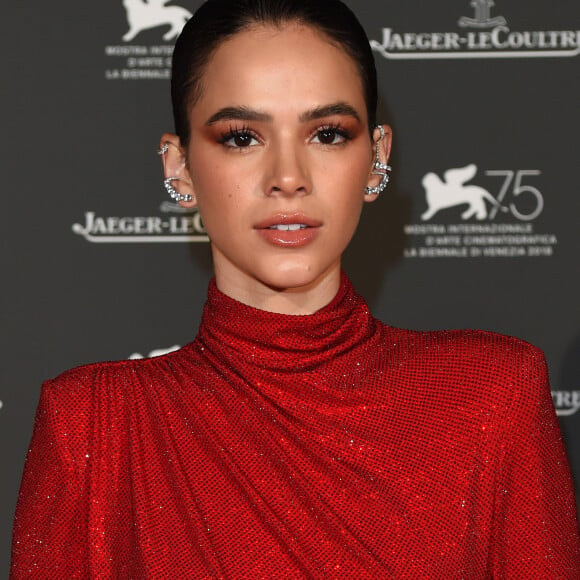 Bruna Marquezine procurou ajuda profissional para tratar dos problemas de saúde