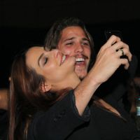 Cleo Pires e Romulo Neto namoram durante show de Fábio Jr. no Rio de Janeiro