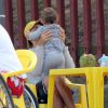 Guilhermina Guinle aproveitou a tarde em família na orla da praia do Arpoador, na Zona Sul do Rio de Janeiro, neste domingo, 10 de agosto de 2014