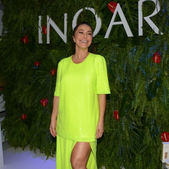 Sabrina Sato apostou em conjunto Vitor Berzinato para evento de beleza