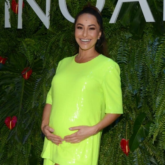 Sabrina Sato, aos sete meses de gestação, prestigia stand da Inoar na Beauty Fair, em São Paulo, em 9 de setembro de 2018