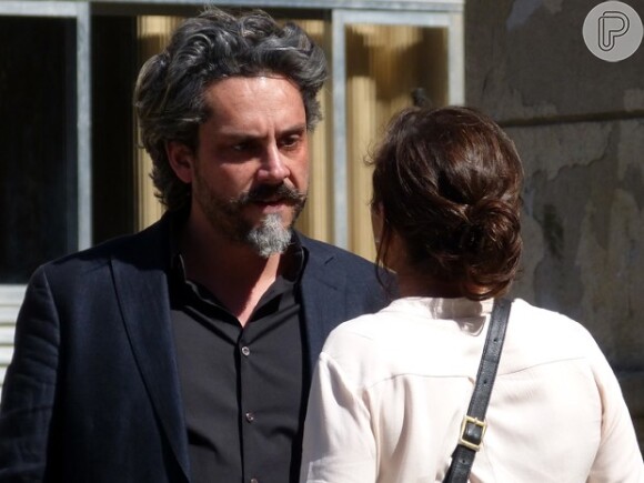 José Alfredo (Alexandre Nero) tenta estrangular Cora (Drica Moraes) na novela 'Império'