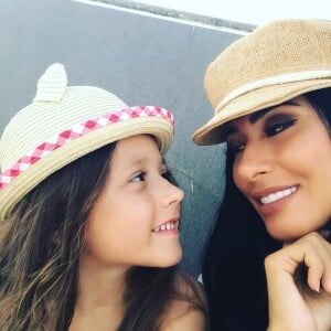 Simaria, da dupla com Simone, não tem o hábito de postar foto dos filhos