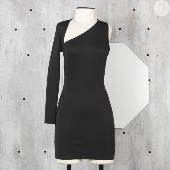 O vestido preto usado por Atena custa R$ 300