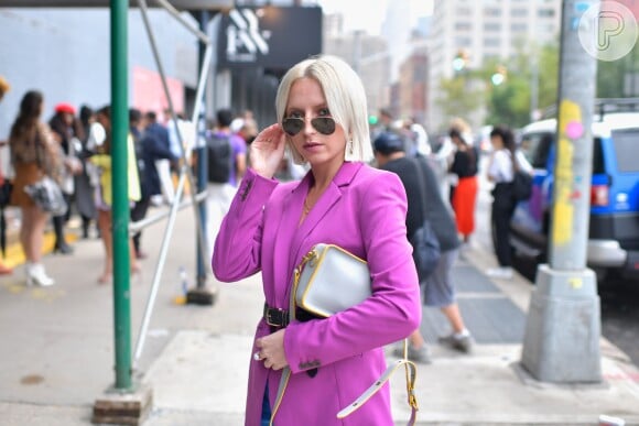 Chanel é tendência! O corte apareceu platinado no street da Semana de Moda de Nova York, em setembro de 2018