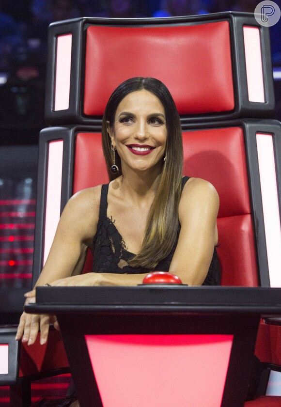 Ivete Sangalo está no ar como jurada do 'The Voice Brasil'